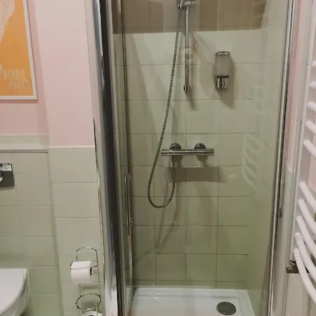 Disco Fever - In The City Center For 2 Person Apartment